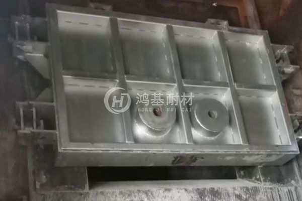 湖北某鋁業(yè)熔鋁爐爐門(mén)修補(bǔ)項(xiàng)目案例